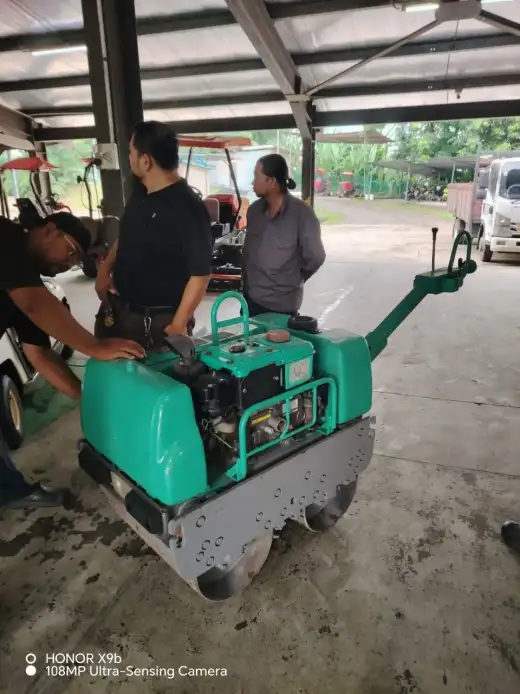 Mikasa roller compactor inspection before customer handover 3