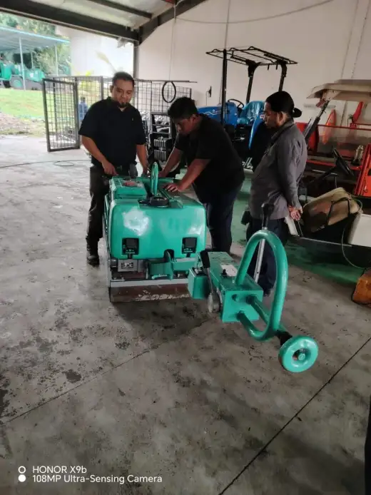 Mikasa roller compactor inspection before customer handover 4