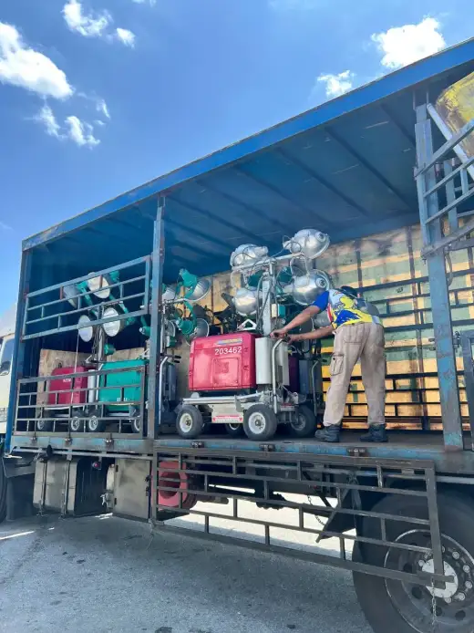 Yanmar tower lights sold and collected at Kyusen warehouse 2