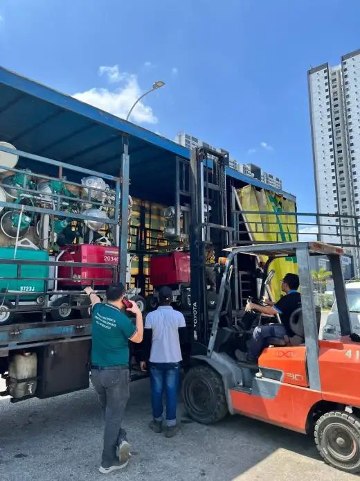 Yanmar tower lights sold and collected at Kyusen warehouse 3