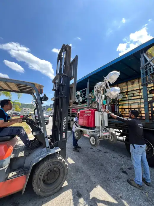 Yanmar tower lights sold and collected at Kyusen warehouse 5