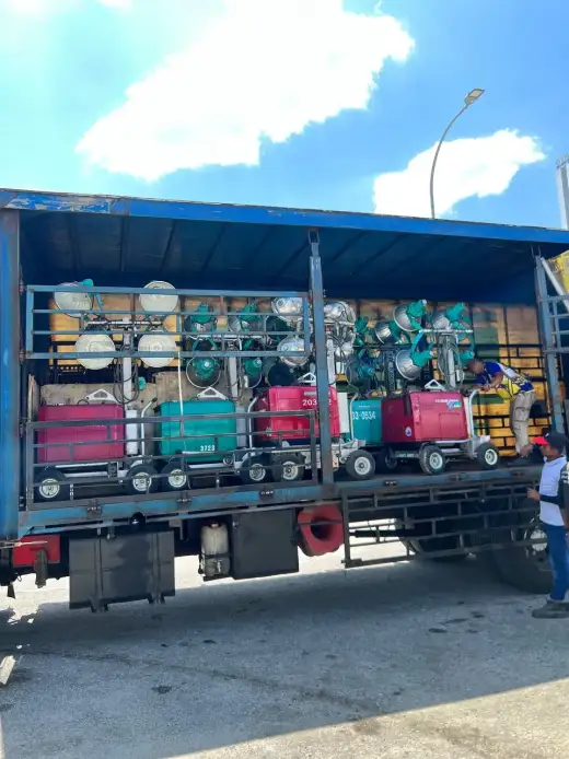 Yanmar tower lights sold and collected at Kyusen warehouse 6